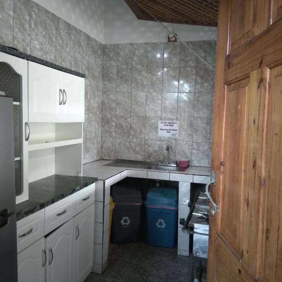 Cabinas Smith Cahuita Eksteriør bilde