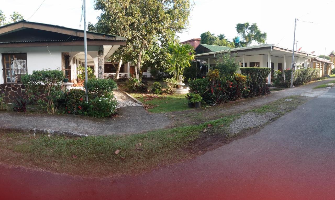 Cabinas Smith Cahuita Eksteriør bilde