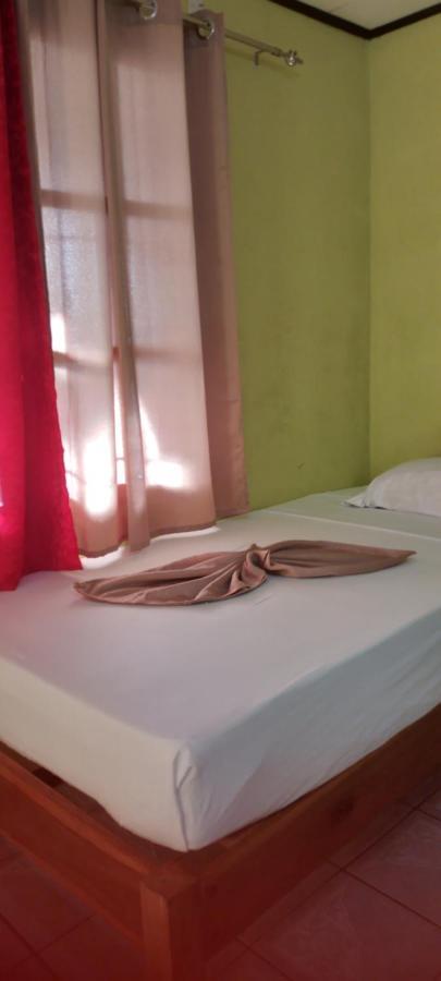 Cabinas Smith Cahuita Eksteriør bilde