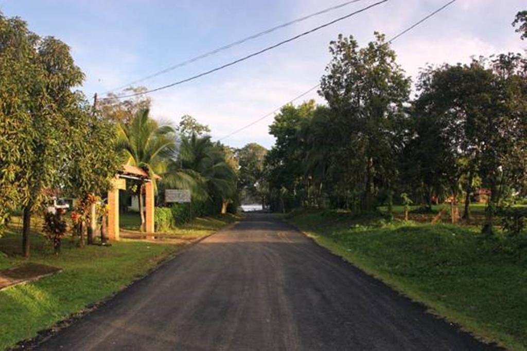 Cabinas Smith Cahuita Eksteriør bilde